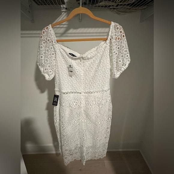 Express Women's (M) White Short Sleeve Lace Midi Sweetheart Zip Back Dress - Picture 4 of 5